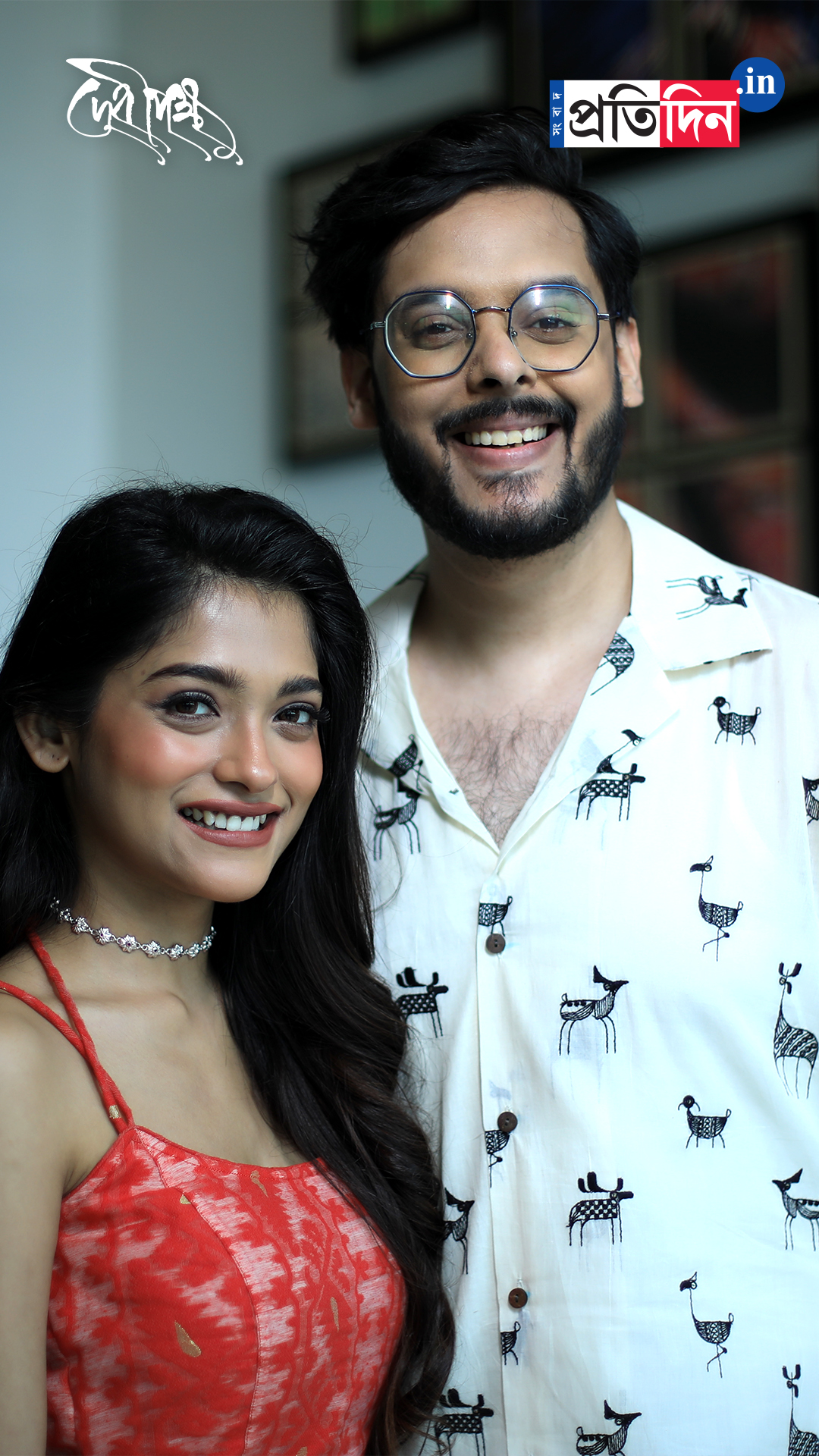রোম্যান্সের আবহে অনুষা-আদিত্য, পুজোর ফ্যাশন নিয়ে আসছেন যুগলে।